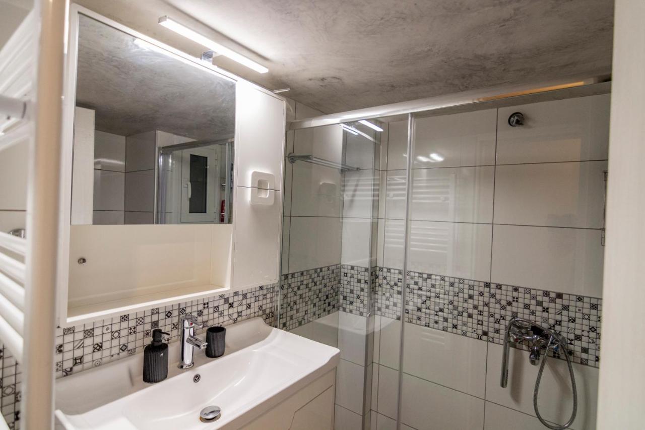 Luxury Apartment 10' From The Center! Афины Экстерьер фото