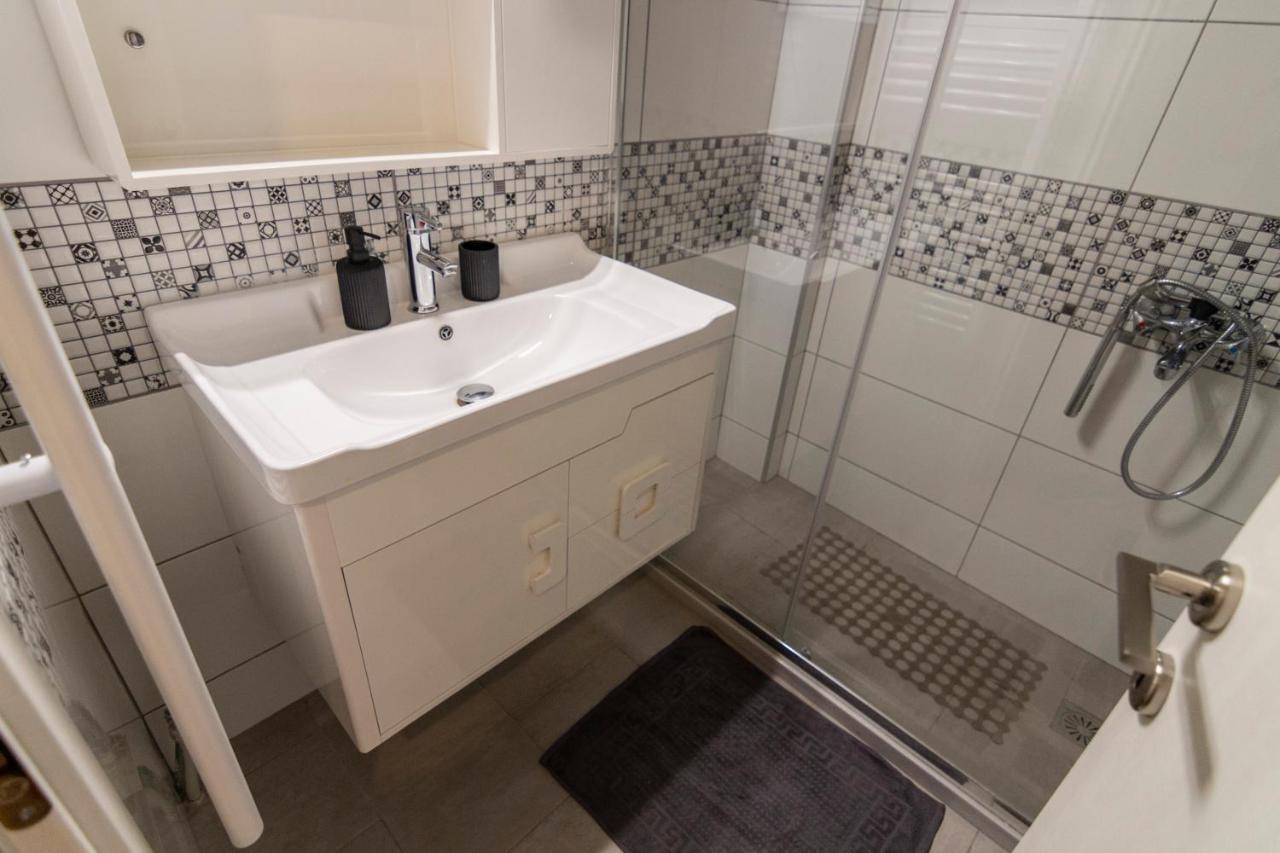 Luxury Apartment 10' From The Center! Афины Экстерьер фото